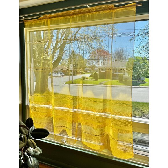 Vintage 70s curtain, bright yellow, open weave embroidered daisies, rod header - Picture 1 of 10